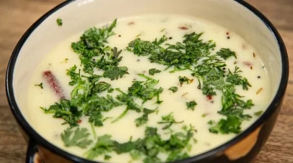 Gujarati Curry: Sweet & Tangy Delight