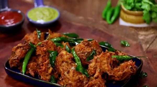 Crispy Aloo Pyaz Pakora Crispy Aloo Pyaz Pakora